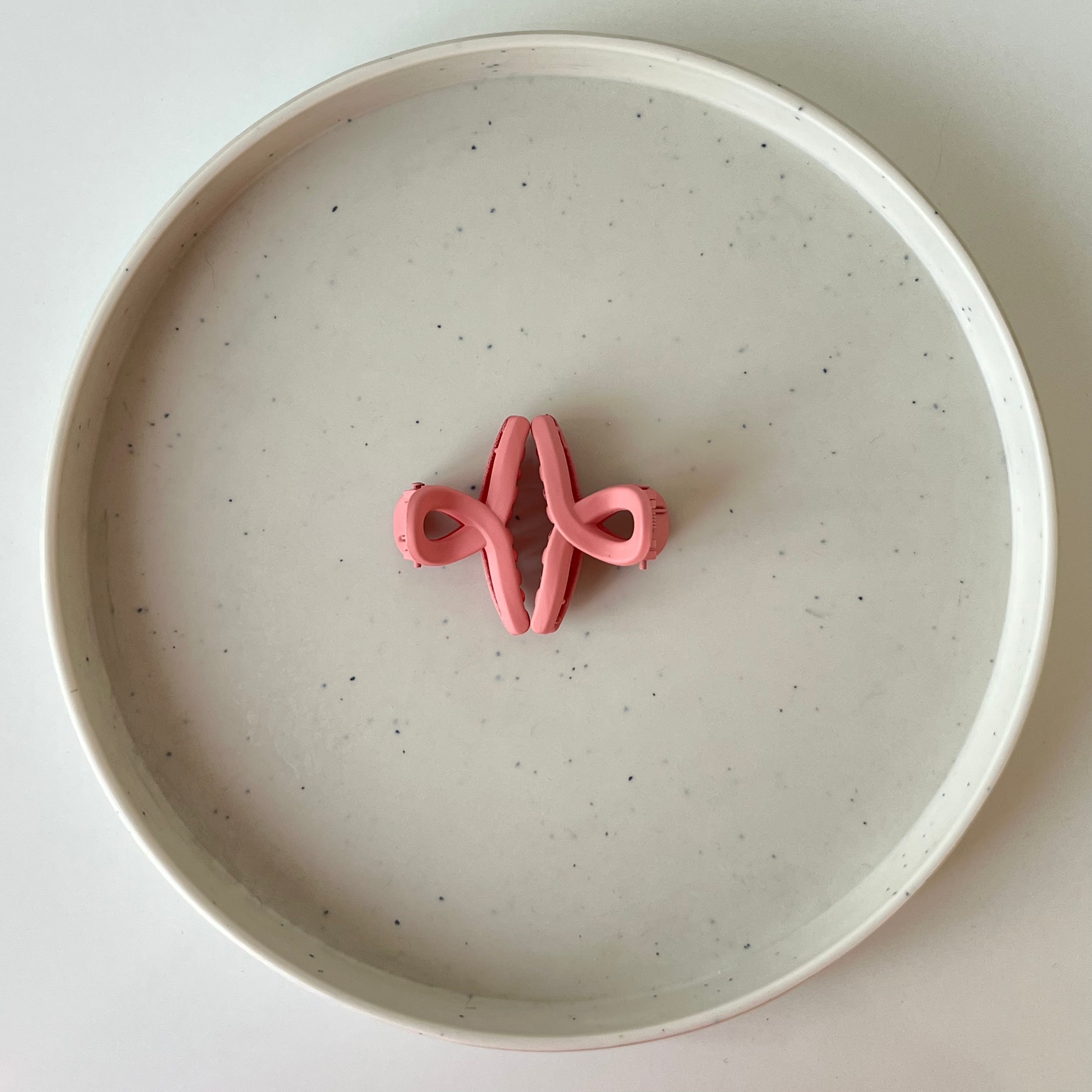 Matte Twist – Small Hair Claw